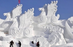 Выставка скульптур из снега