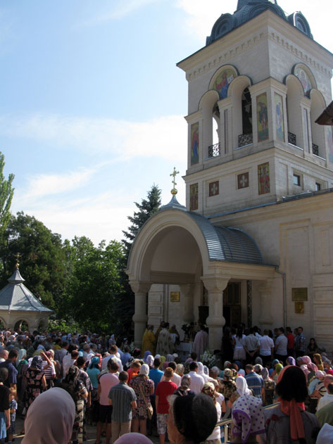Biserica Sf. Mucenic Vladimir