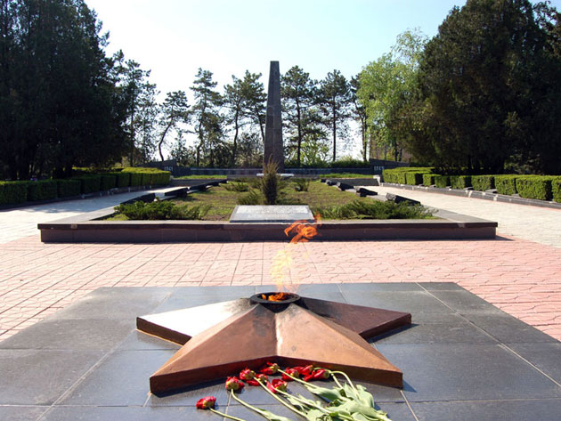 Мемориальный комплекс Площадь героев
