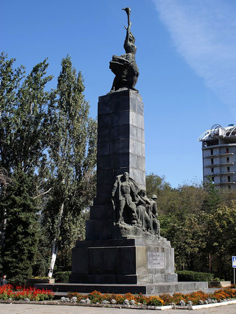 Monument to the Heroes of the Komsomol
