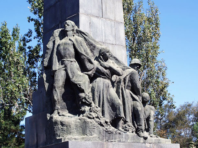 Monumentul Eroilor-Comsomoliști