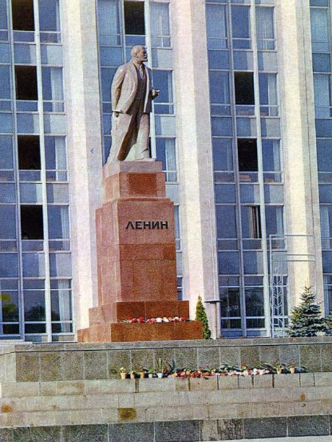 Памятник Ленину