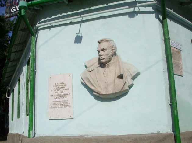 Monument to Leo Tolstoy