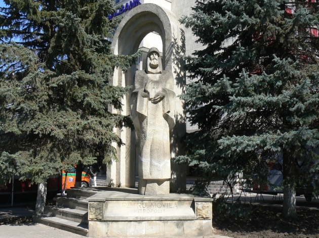 Памятник Митрополиту Петру Мовилэ