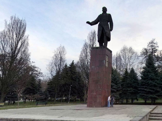Памятник Сергею Лазо