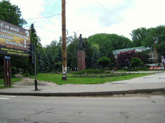 Monumentul lui Serghei Lazo