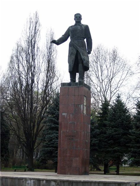 Памятник Сергею Лазо