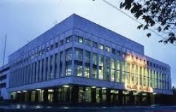 Дочь Николая Сулака, Дойна Сулак, отрицает факт выдвижения своей кандидатуры на выборах директора Национального дворца.  Она говорит, что хочет петь на этой сцене, а не руководить.  Несколько дней наз