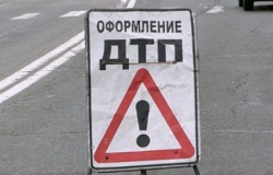 ДТП около Чимишлии: микроавтобус с 16 пассажирами столкнулся с такси