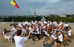 Молодежный оркестр Chisinau youth orchestra проведет в понедельник флэш-моб "Играй с нами!"
