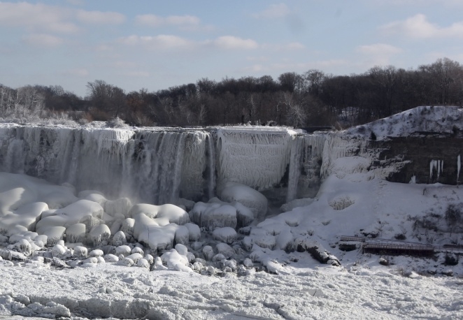 Niagara Falls froze the first time in a hundred years