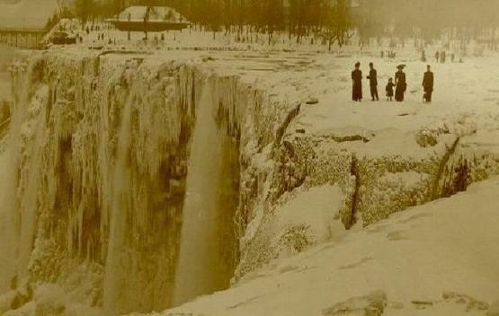 Niagara Falls înghețat prima dată în o sută de ani