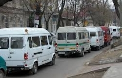 Обнаглевшие водители маршруток устроили гонки по Кишинёву