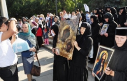Патриарх Кирилл освятил бюст Александра Невского