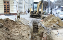 Перед зданием мэрии Кишинева сотрудники «Apa-canal» обнаружили ещё один старый коллектор