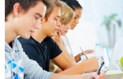 Cehia oferă zece burse pentru studenții moldoveni