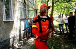 В Бельцах прохожая спасла малыша, едва не упавшего с пятого этажа