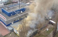 В Киеве горит огромный супермаркет