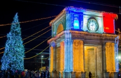 În Chișinău a avut loc inaugurarea Pomului de Crăciun