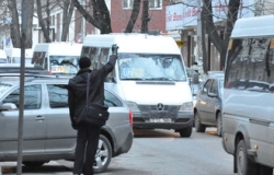 В Кишиневе количество машин в 2 раза превышает норму