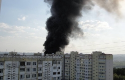 В столице загорелся жилой дом