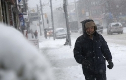 В Торонто снегопад стал причиной 200 ДТП и отмены более сотни авиарейсов