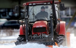 Evening Snow: road services staff worked until morning