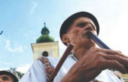 Вышла в свет третья книга о молдавской дойне