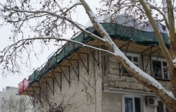 За обрушение крыши мансарды наказали прораба